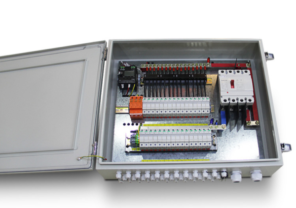 combiner box with intelligent monitor unit